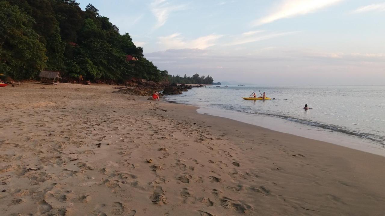 Kohjum Seafront Resort Koh Jum Dış mekan fotoğraf