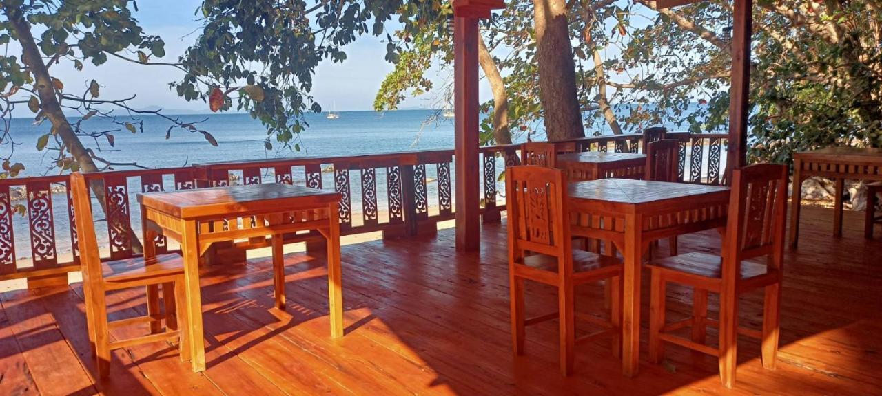 Kohjum Seafront Resort Koh Jum Dış mekan fotoğraf